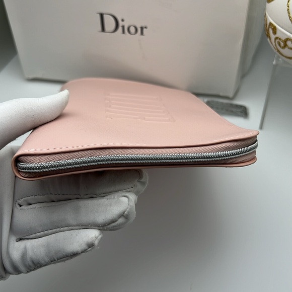 DiorPink Cosmetic Pouch“D” Star Zipper Charm, SkinGlow, Valentino Lipstick & EDP - Picture 10 of 17